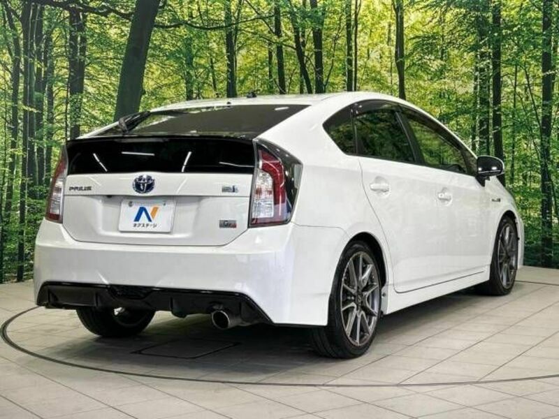 PRIUS-17