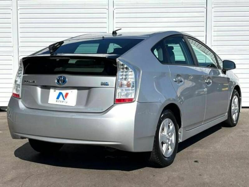 PRIUS-17