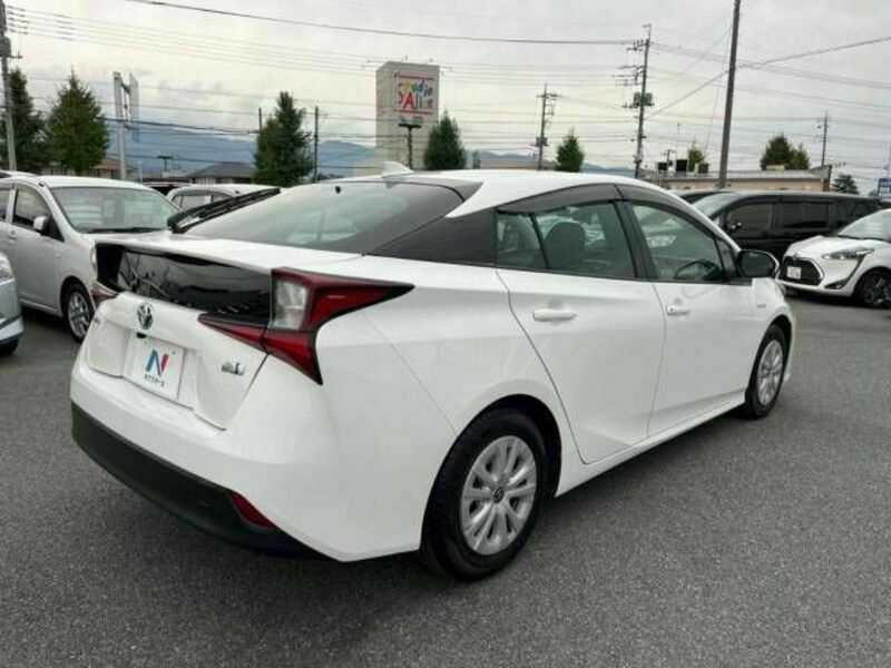 PRIUS-17