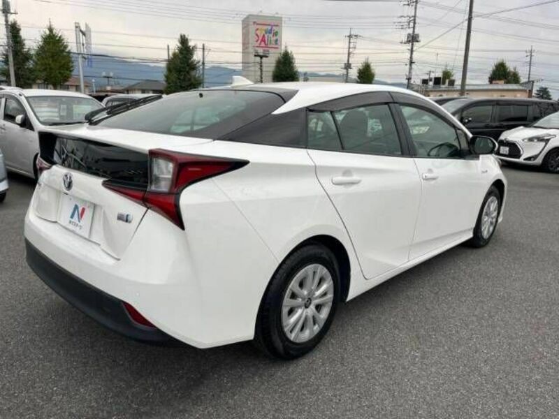 PRIUS-17