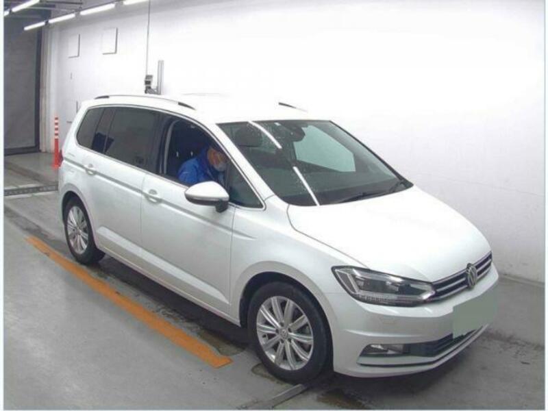 VOLKSWAGEN　GOLF TOURAN