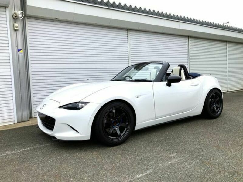 ROADSTER-1