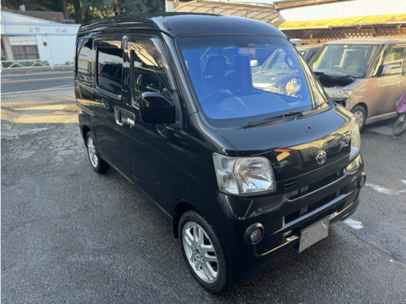 TOYOTA PIXIS VAN