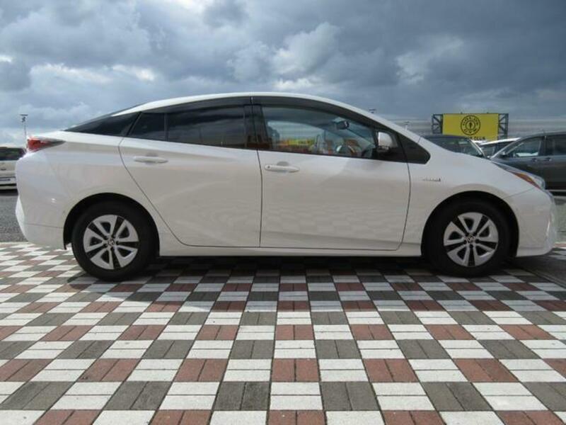 PRIUS-4