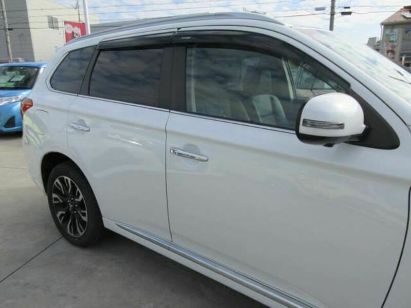 OUTLANDER PHEV-22