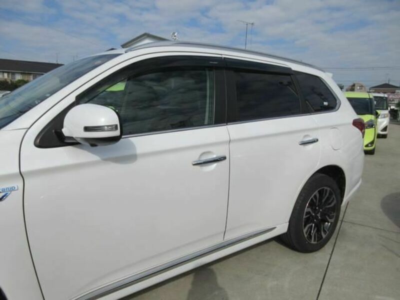 OUTLANDER PHEV-23