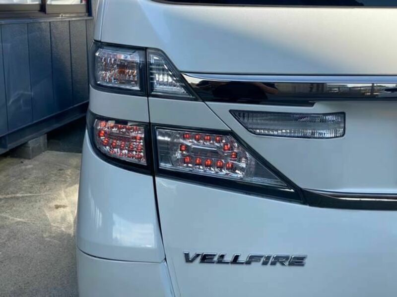 VELLFIRE-11