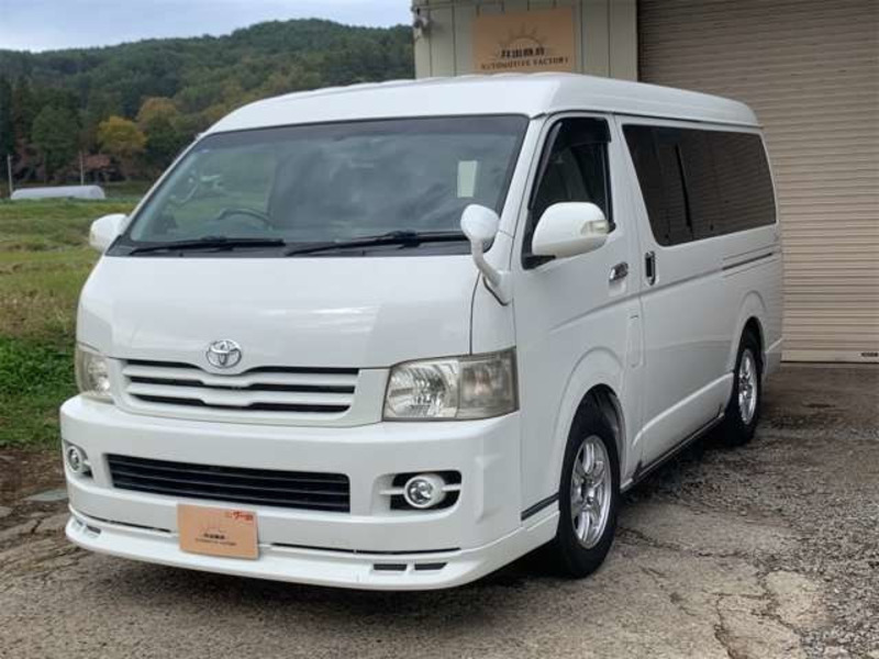 TOYOTA　HIACE
