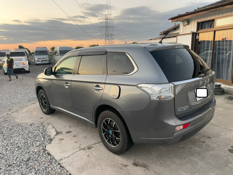 OUTLANDER PHEV-11