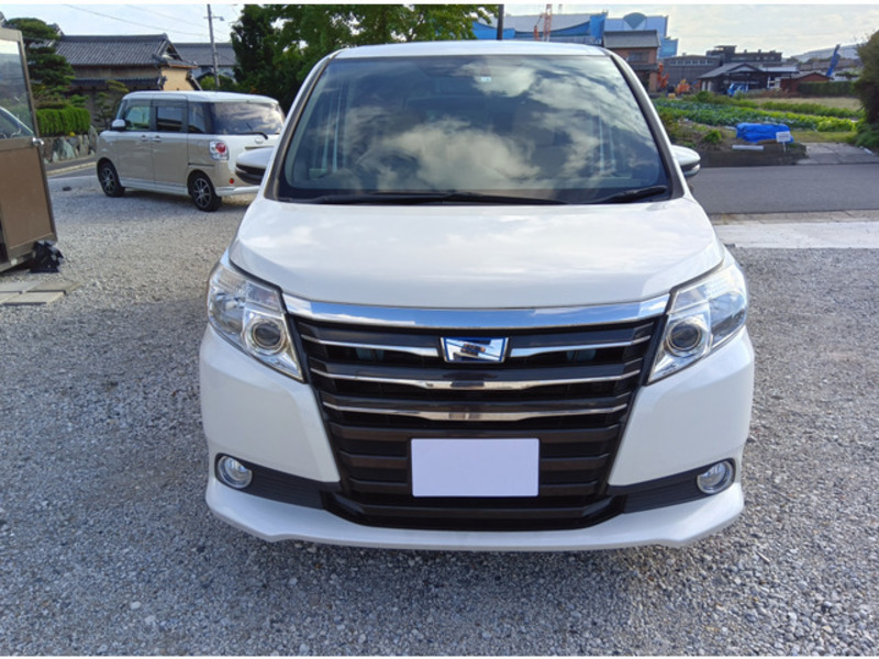 TOYOTA　NOAH