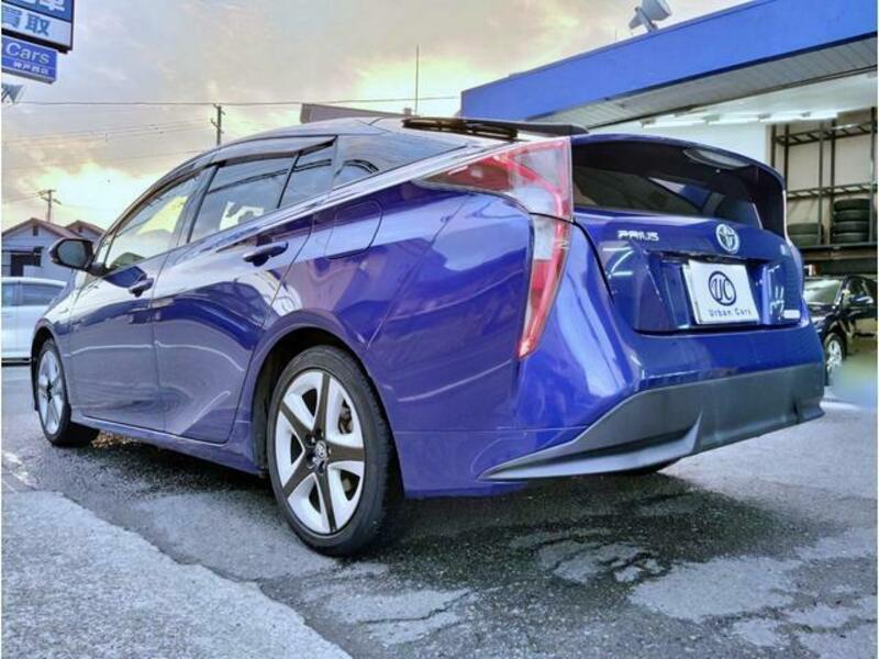 PRIUS-17