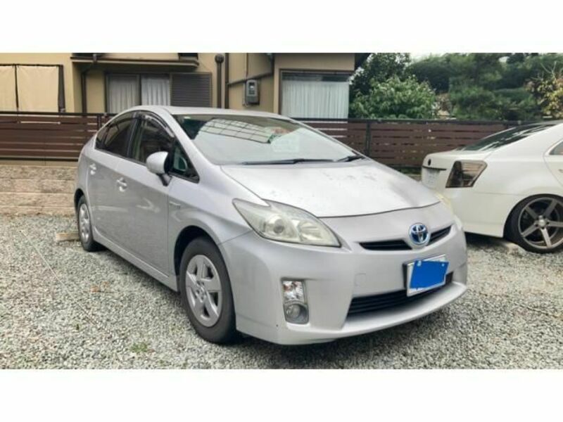 TOYOTA　PRIUS