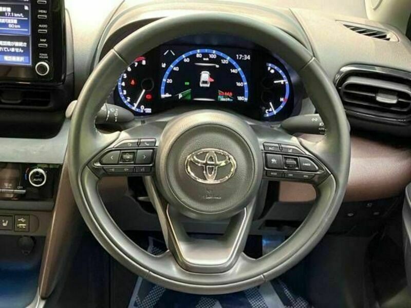 YARIS CROSS-11