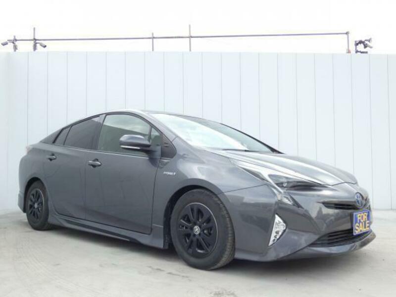 TOYOTA　PRIUS