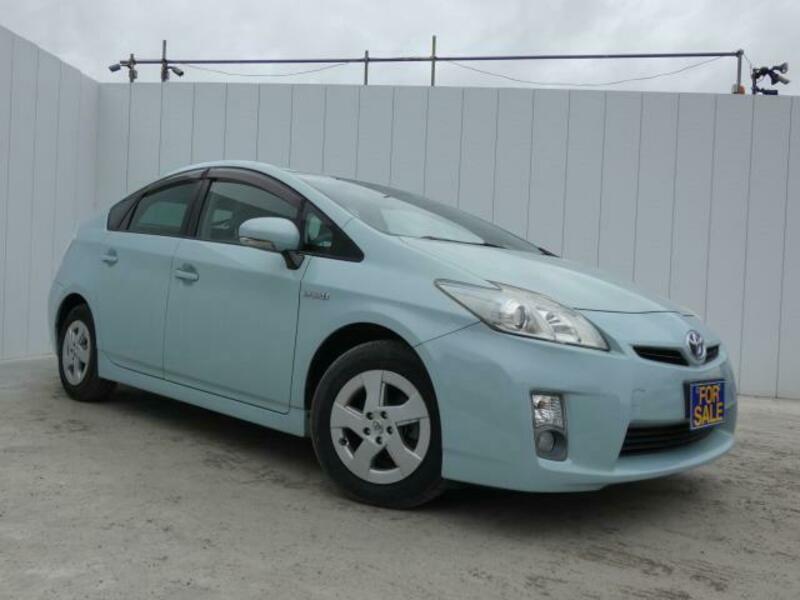 TOYOTA　PRIUS