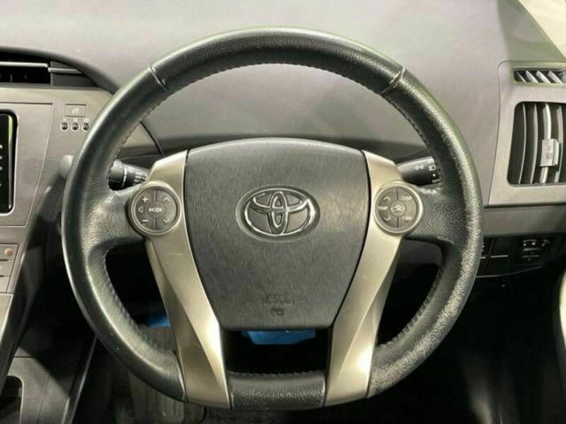 PRIUS-11