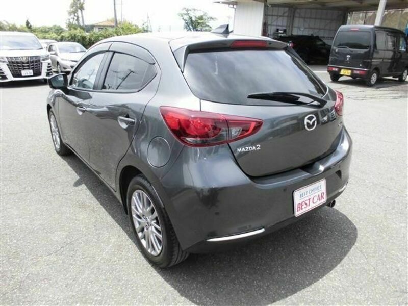 MAZDA2-4