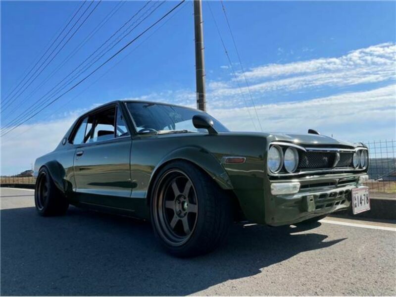 NISSAN　SKYLINE