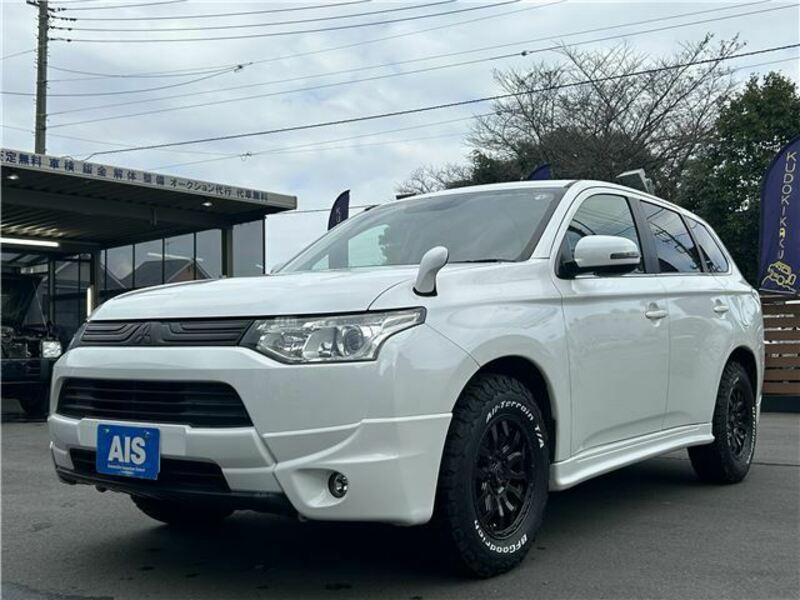 MITSUBISHI　OUTLANDER