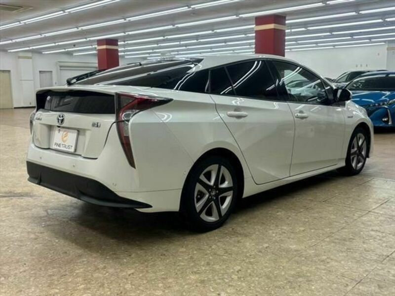 PRIUS-17