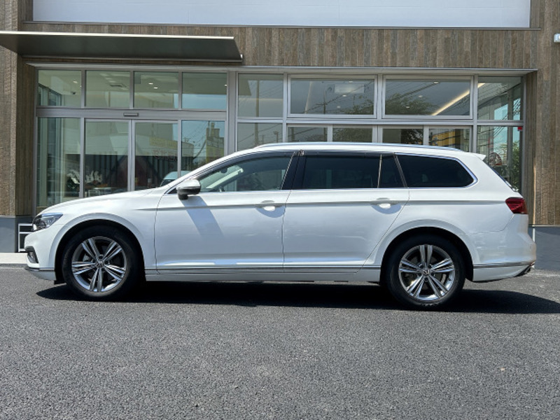 PASSAT VARIANT-12