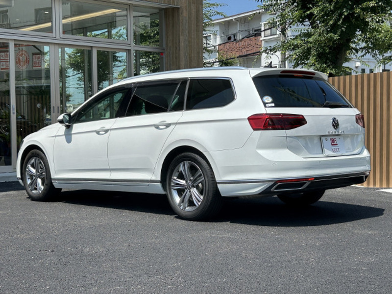 PASSAT VARIANT-11