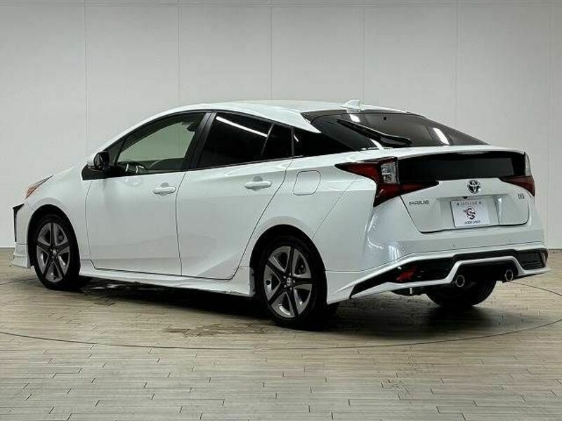 PRIUS-16