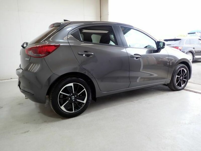 MAZDA2-4