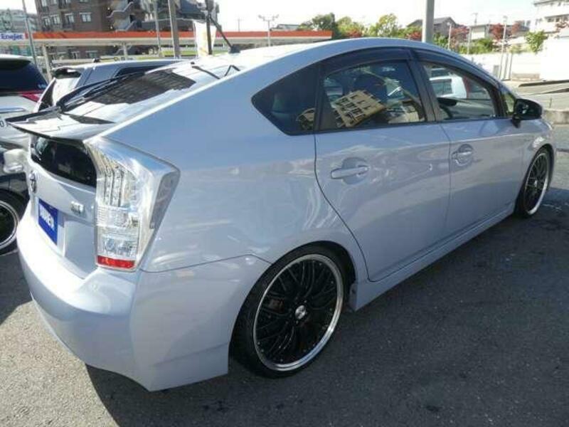 PRIUS-4