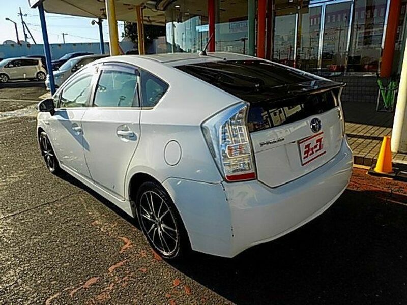 PRIUS-8