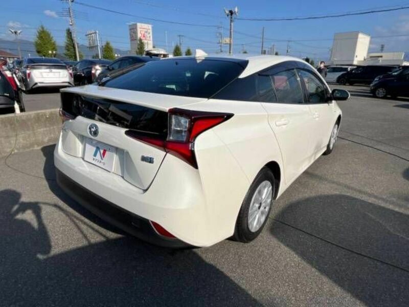 PRIUS-17