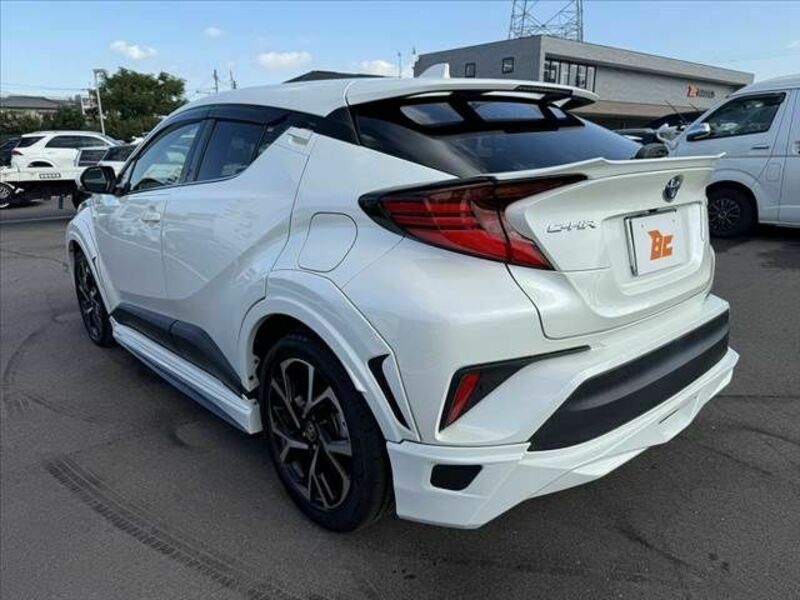 C-HR-12