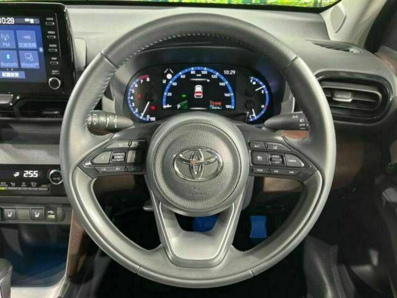 YARIS CROSS-11