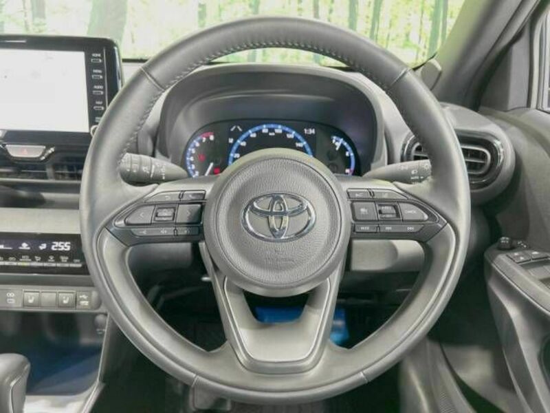 YARIS CROSS-11