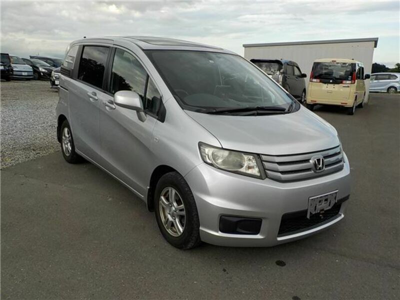 HONDA　FREED SPIKE