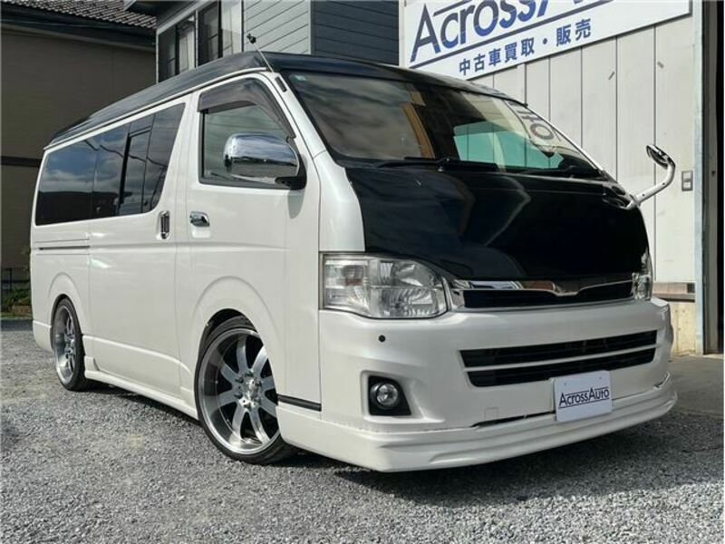 TOYOTA　HIACE