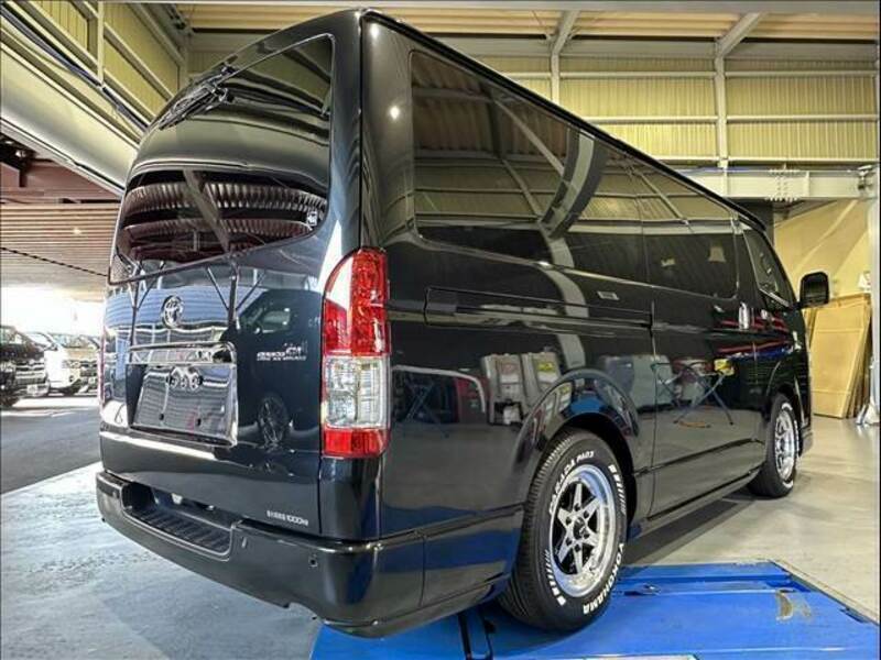 HIACE VAN-11