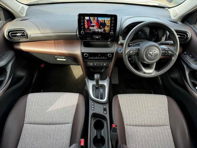 YARIS CROSS-1