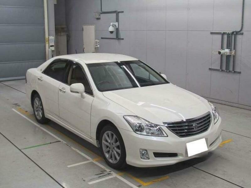 TOYOTA　CROWN