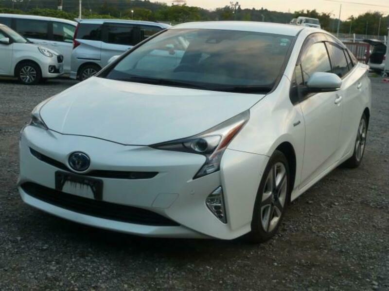 TOYOTA　PRIUS