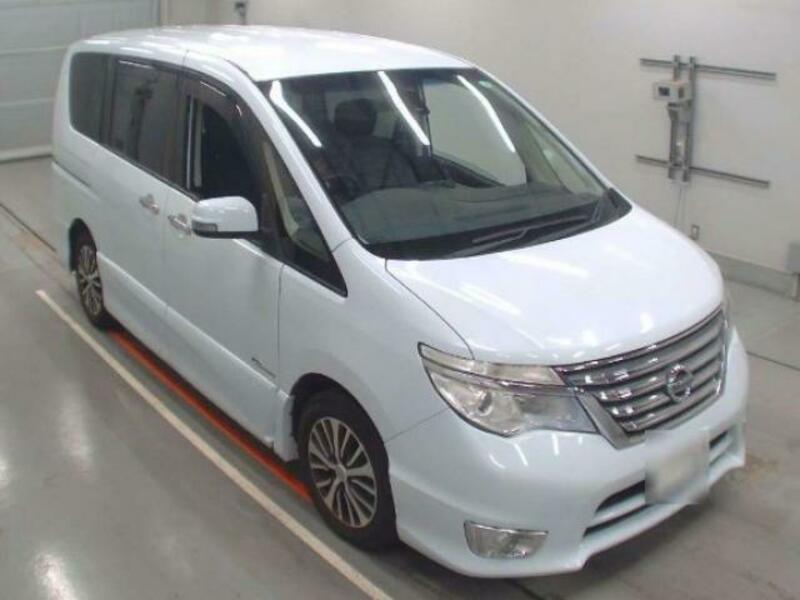 NISSAN　SERENA