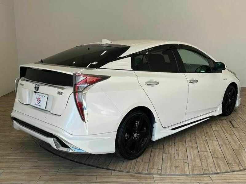 PRIUS-13