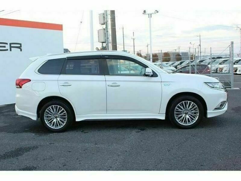 OUTLANDER PHEV-8