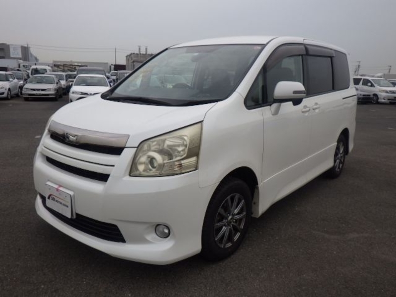 TOYOTA NOAH