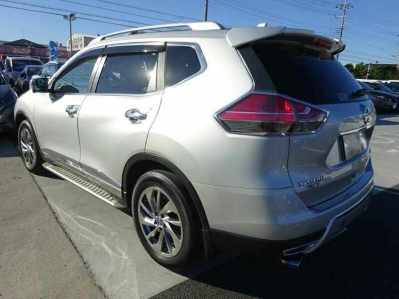 X-TRAIL-1