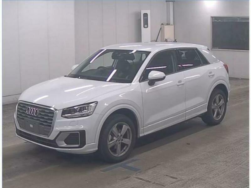 AUDI　Q2