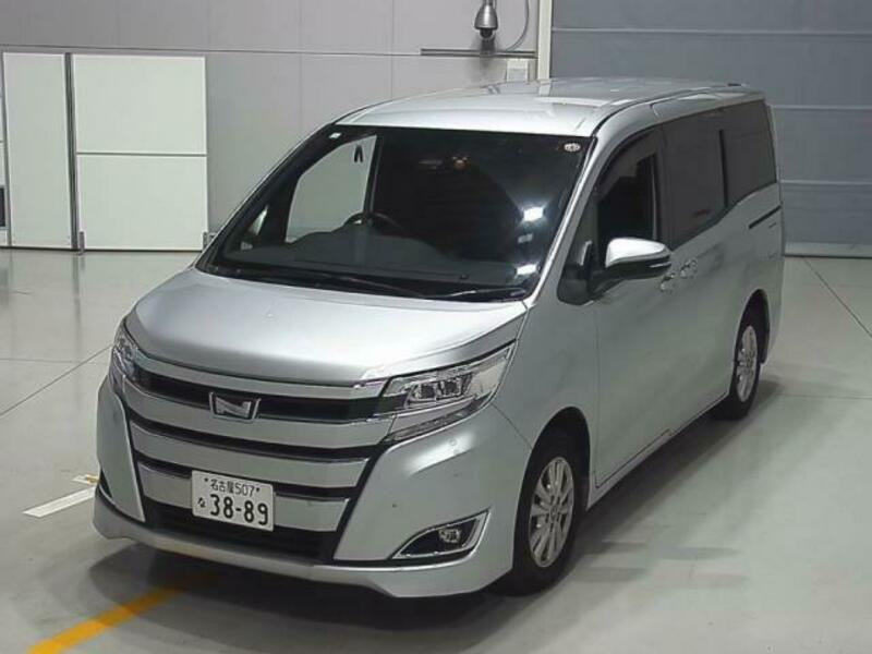 TOYOTA　NOAH