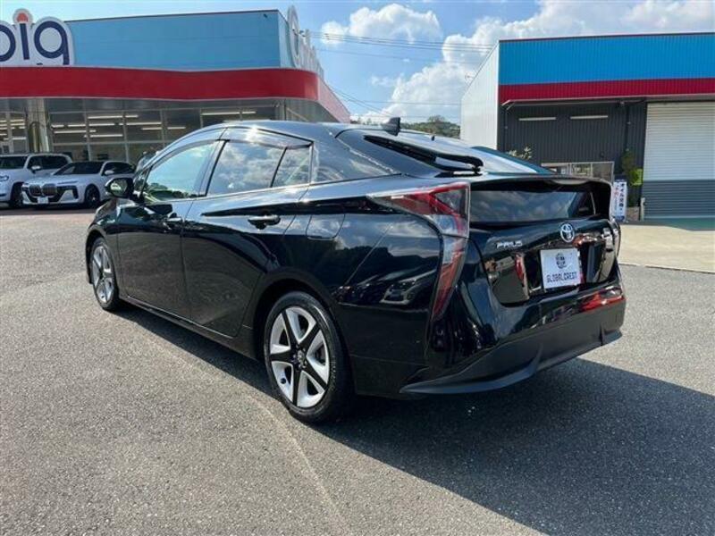 PRIUS-8