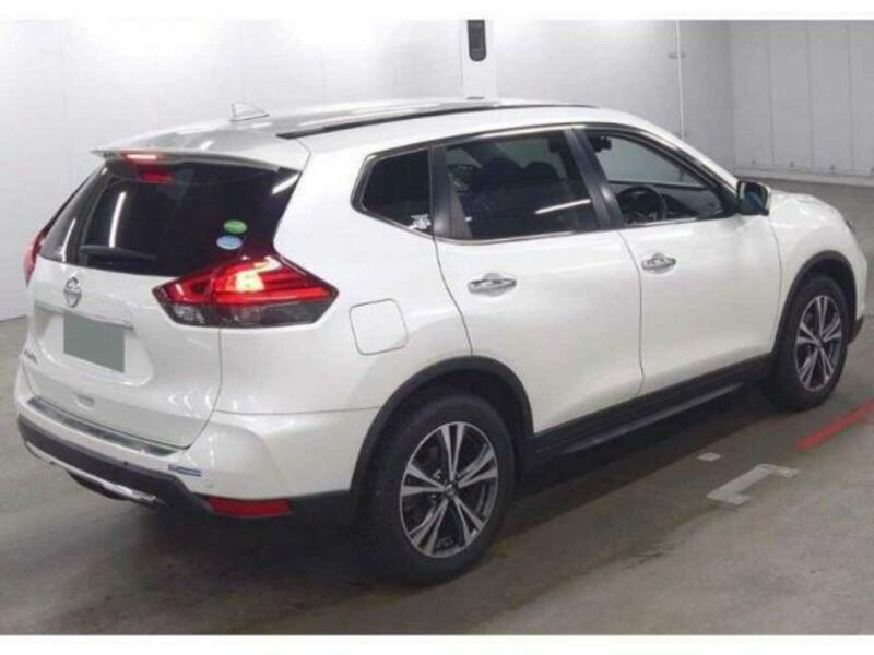 X-TRAIL-1