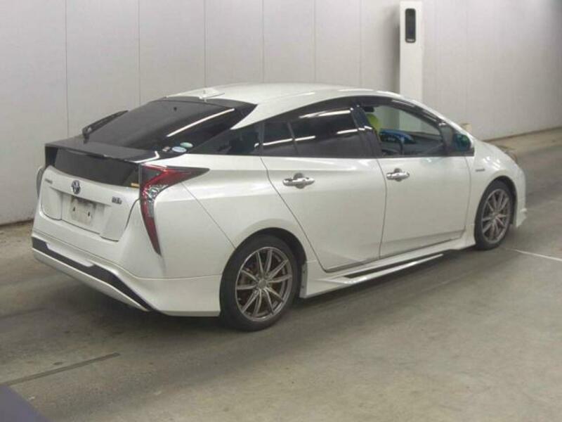 PRIUS-4